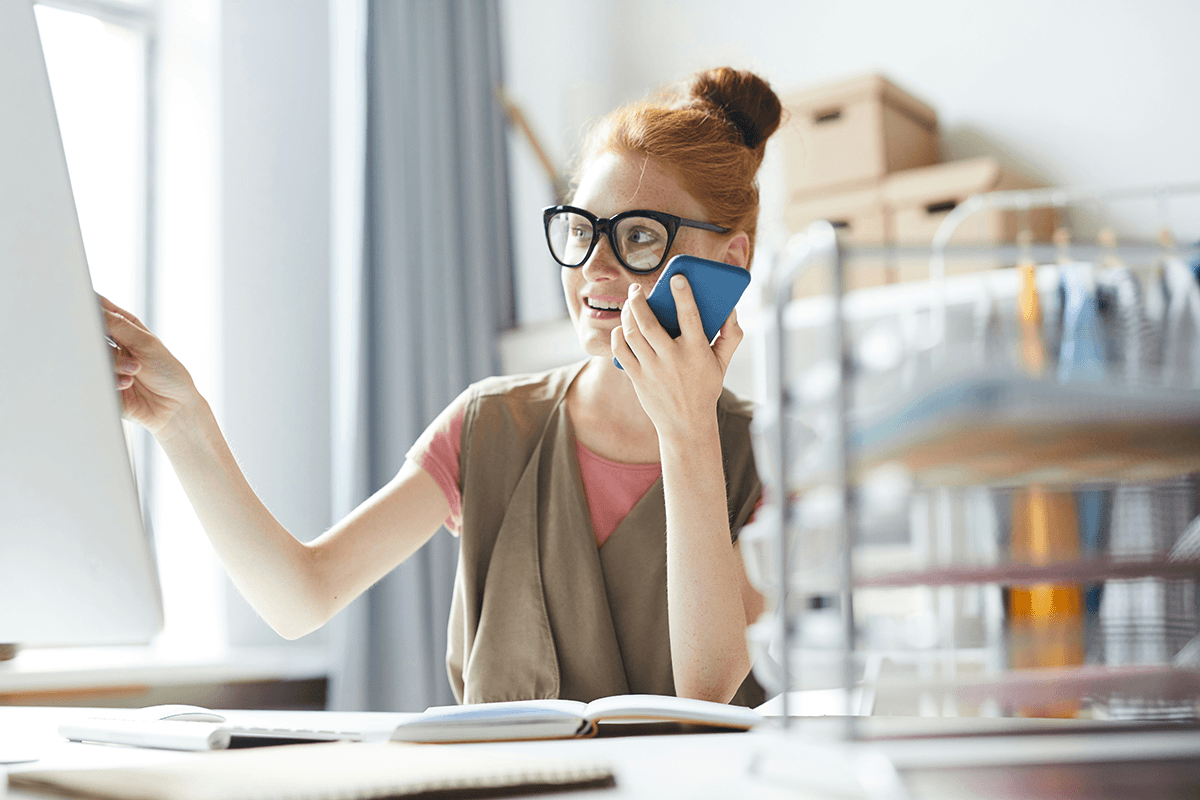 Professional using Cue during a client call